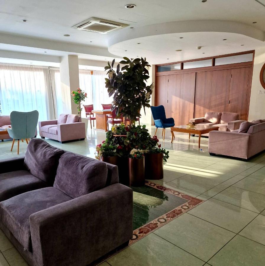 M. Moniatis Hotel Limassol Kültér fotó
