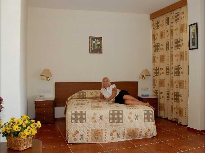 M. Moniatis Hotel Limassol Kültér fotó