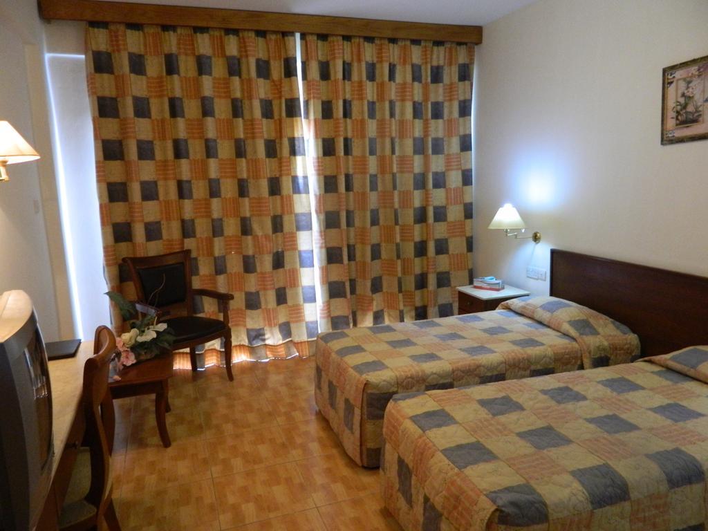 M. Moniatis Hotel Limassol Kültér fotó