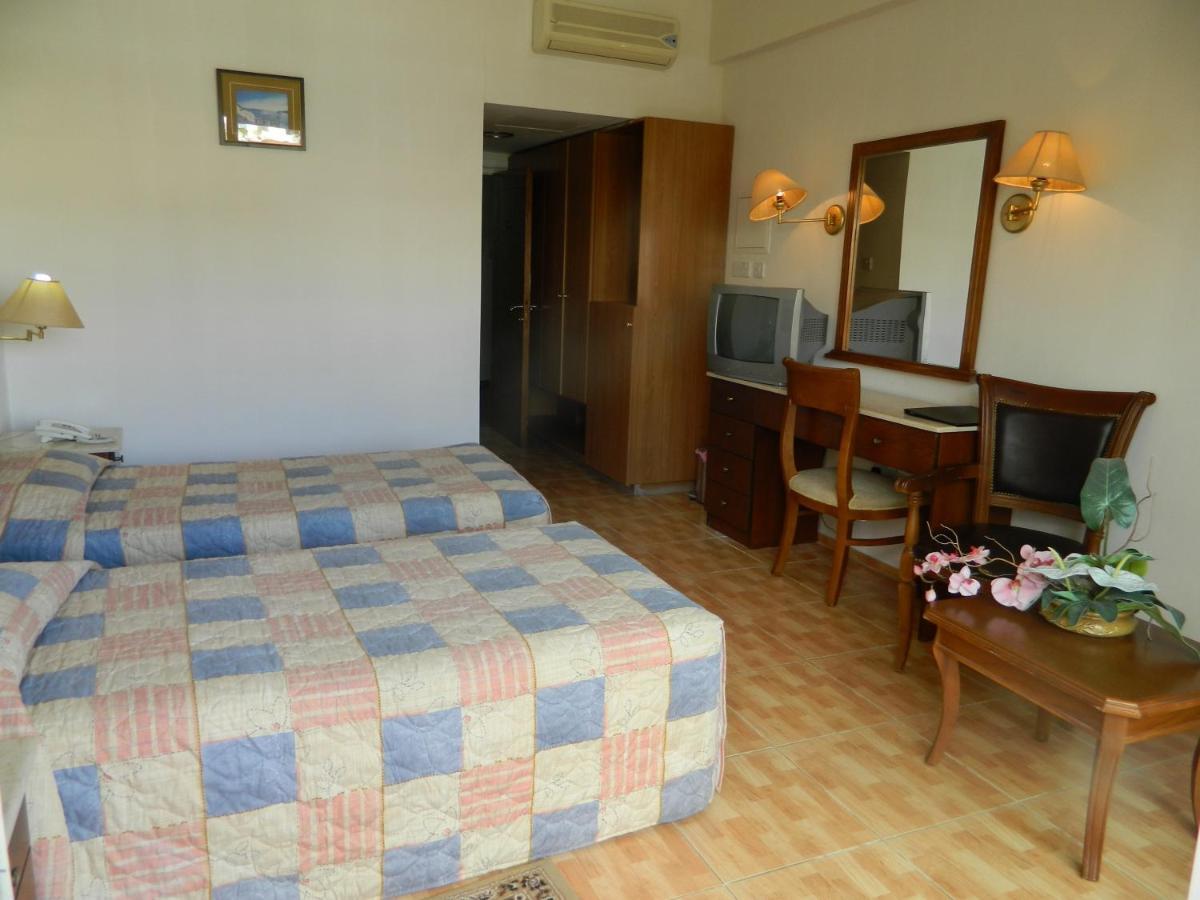 M. Moniatis Hotel Limassol Kültér fotó